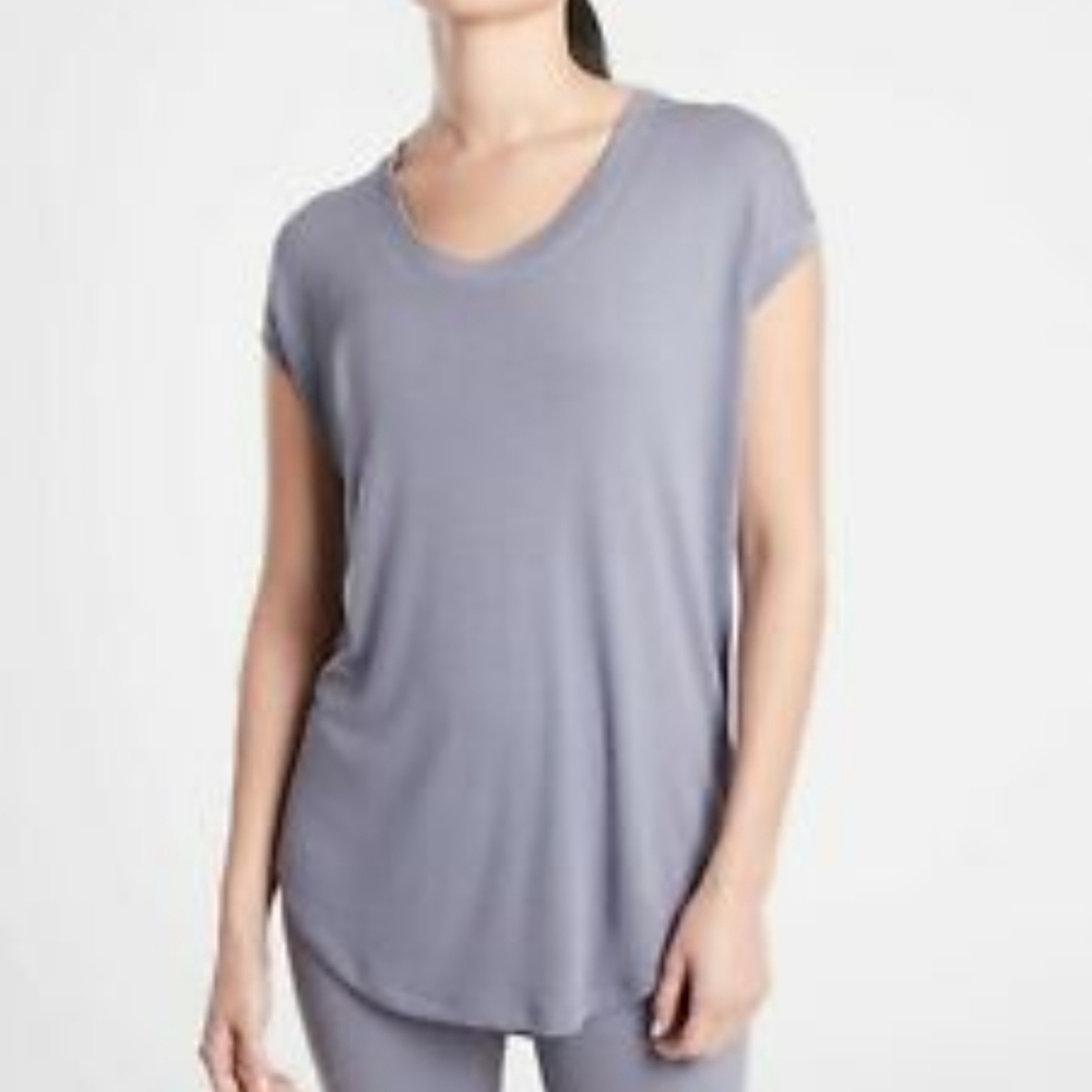 Athleta Short Sleeve Scoop Neck Tee in Light Gray